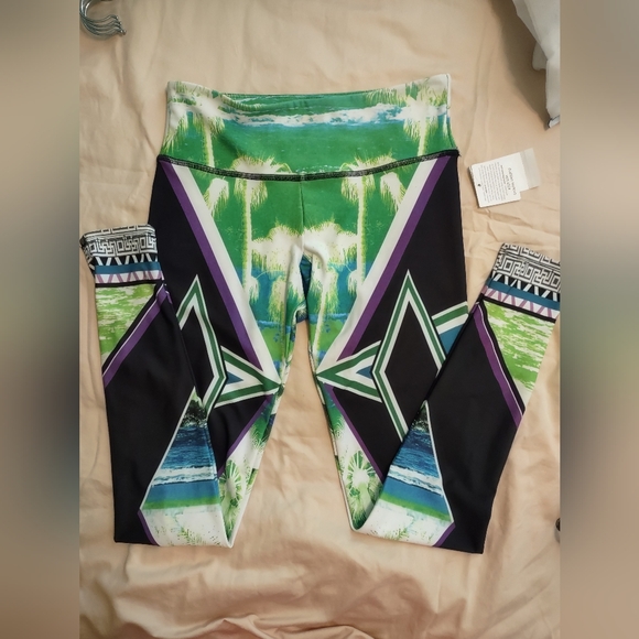 NWT Women's Onzie theonzie Graphic Legging Yoga Pants size S/M - Picture 4 of 9